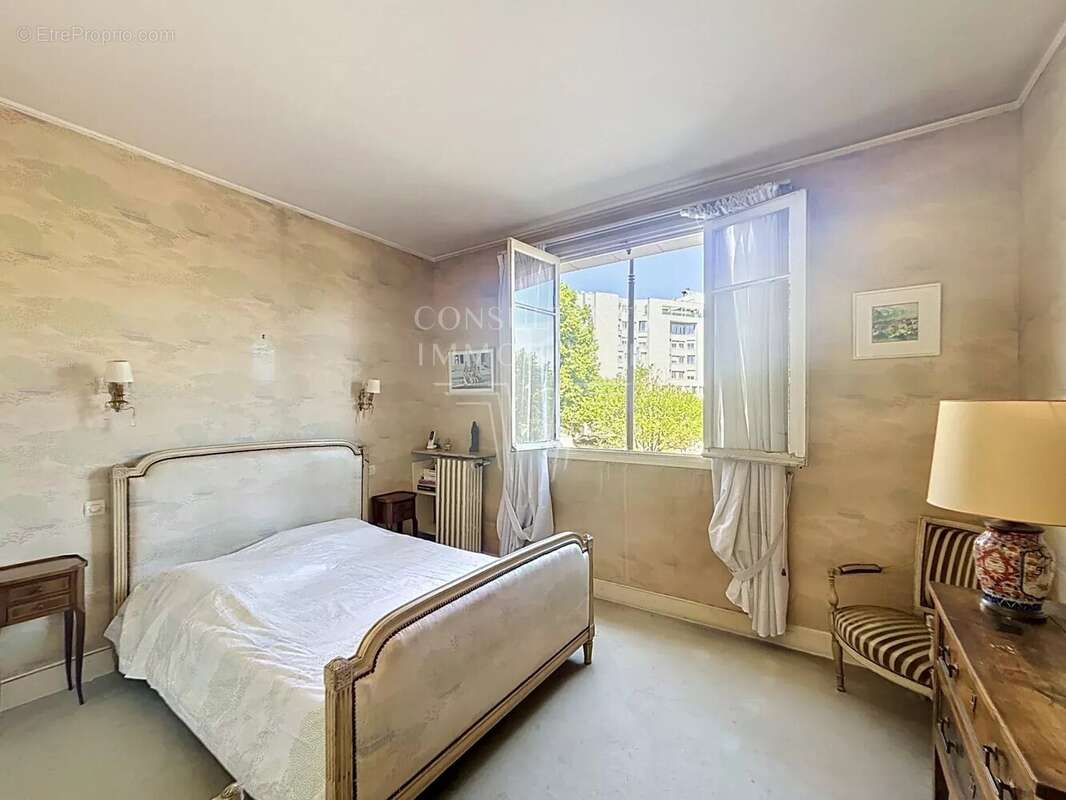Appartement à NEUILLY-SUR-SEINE