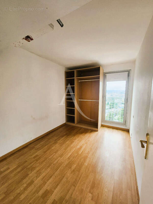 Appartement à FRESNES