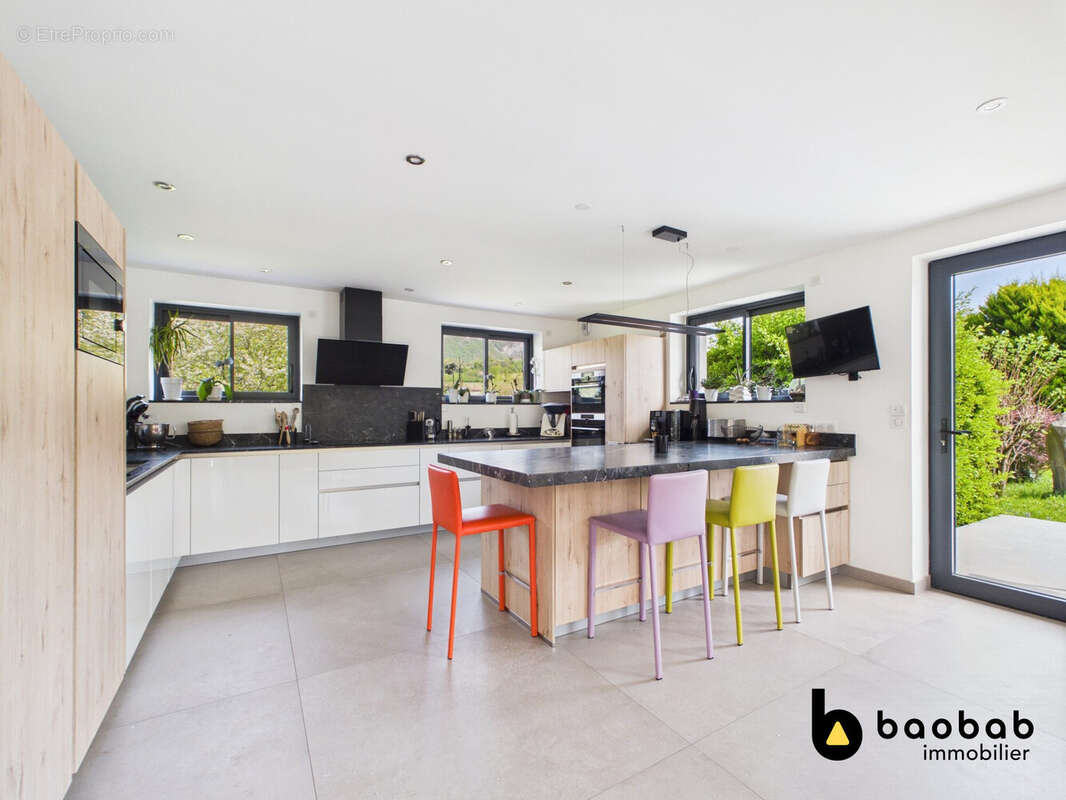 Maison à SAINT-JEOIRE-PRIEURE