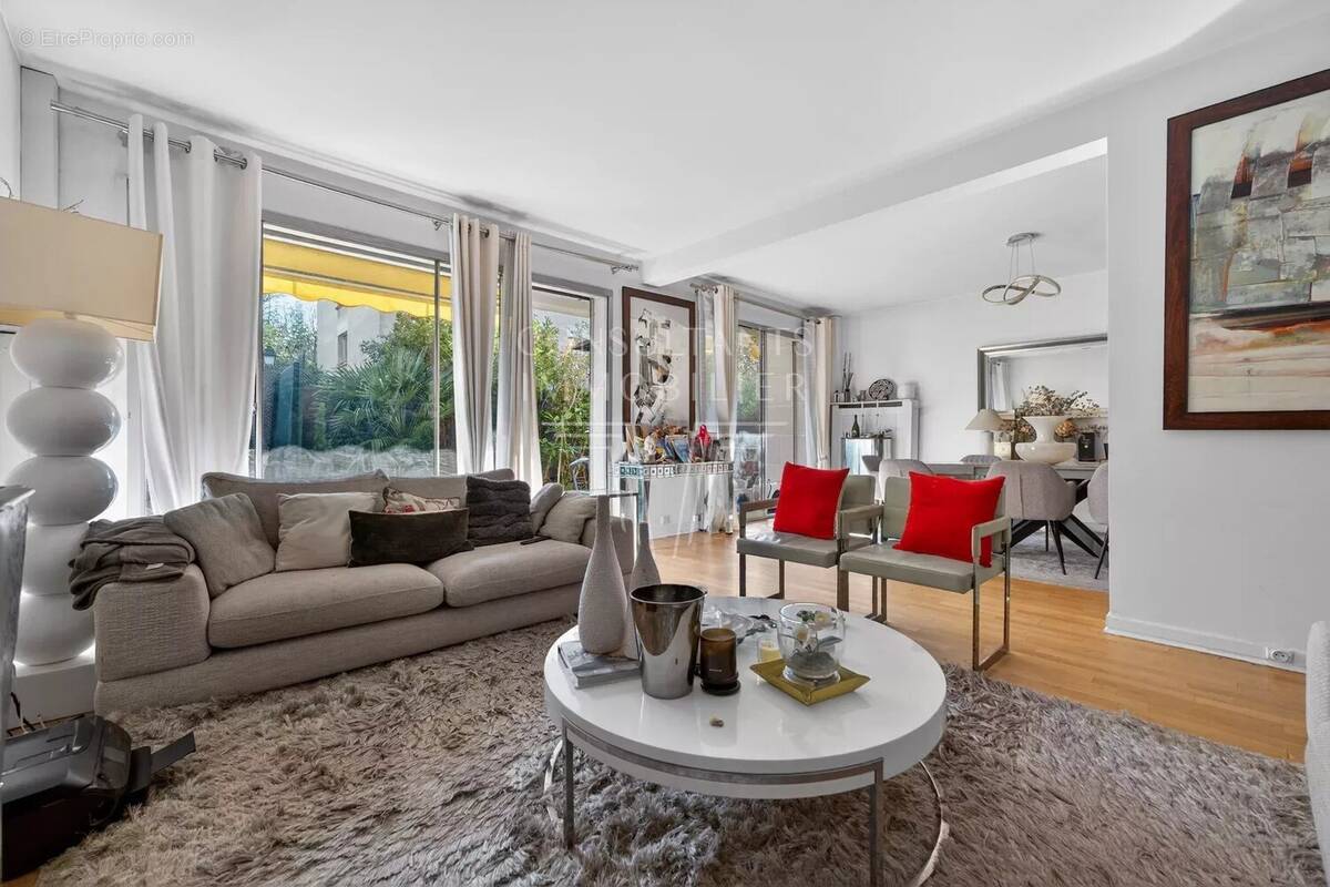 Appartement à NEUILLY-SUR-SEINE