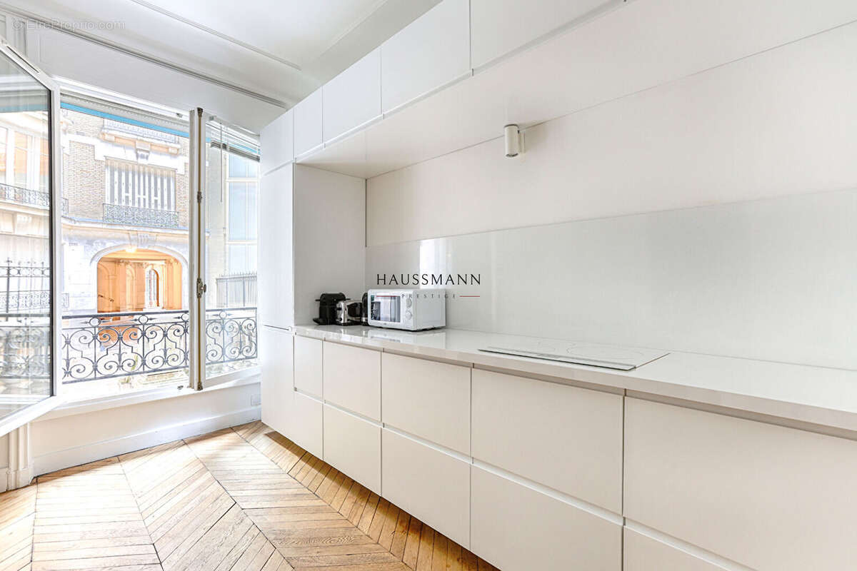 Appartement à PARIS-16E