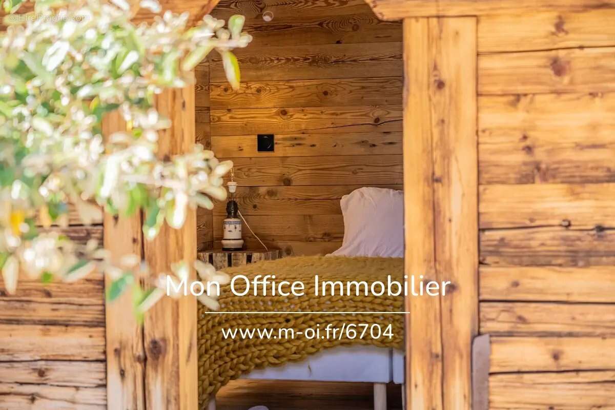 Référence : 6704-TCA. - Ensemble de 2 chalets neufs - DPE A et B - TVA récupérable - Frais de notaire à 2,5% - Mobilier inclus - photo 8