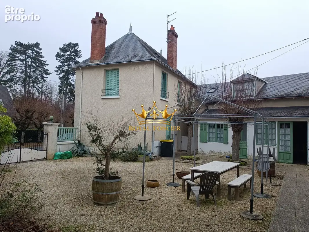 Maison 560 m² à La Roche-Posay  - photo 4