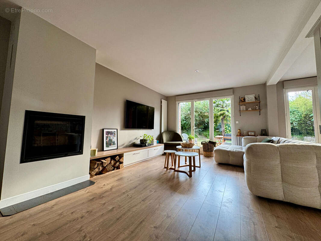 Superbe maison individuelle - Secteur Bellefontaine 4 chambres - Double garage et Jardin! - photo 3