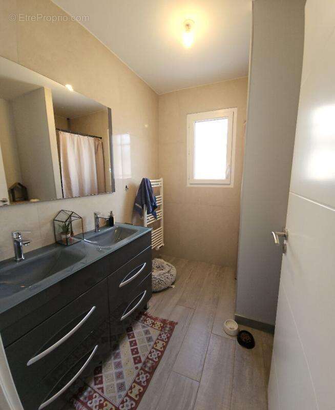 Maison à MONTELIMAR