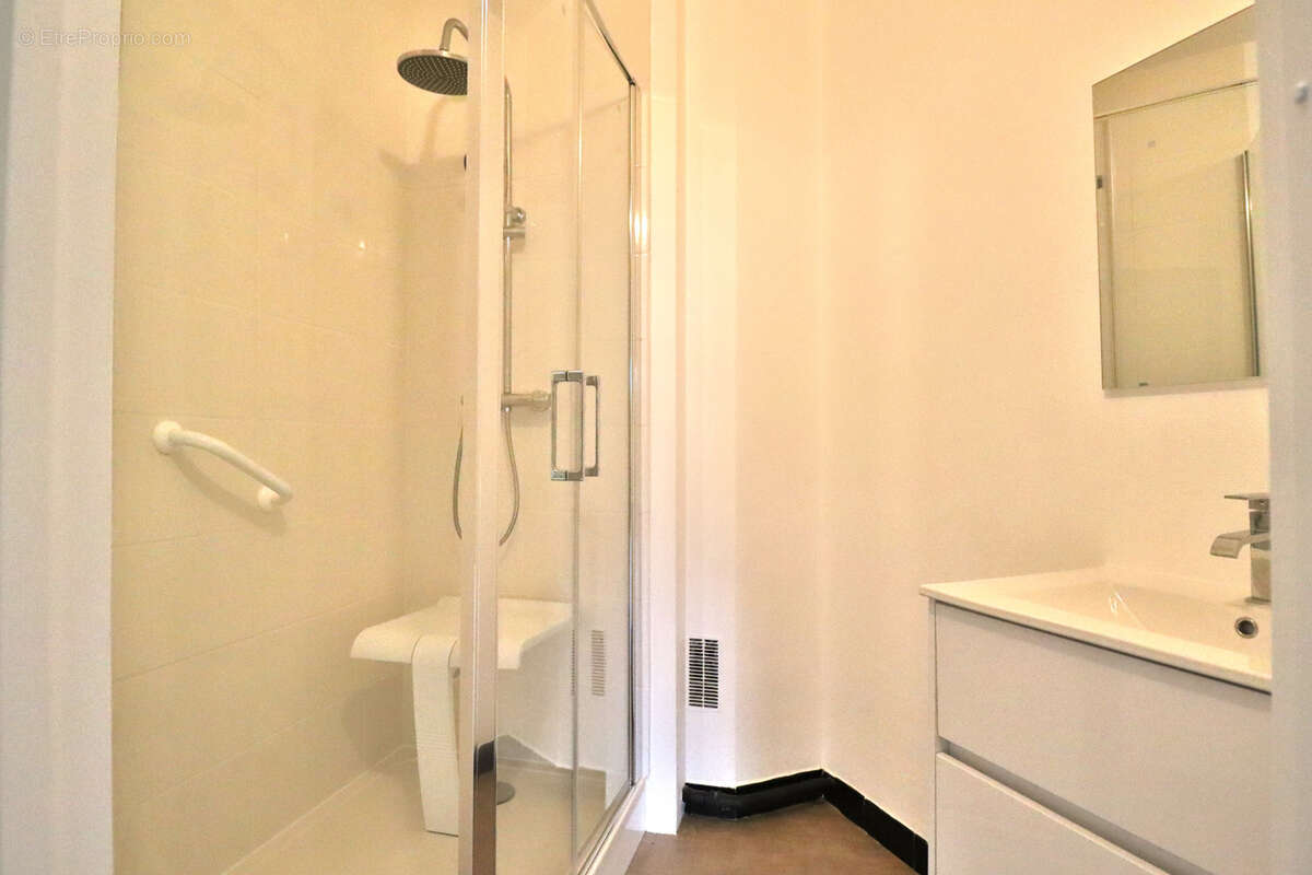 Troyes, Appartement T2, refait à neuf dans résidence pour séniors - photo 7