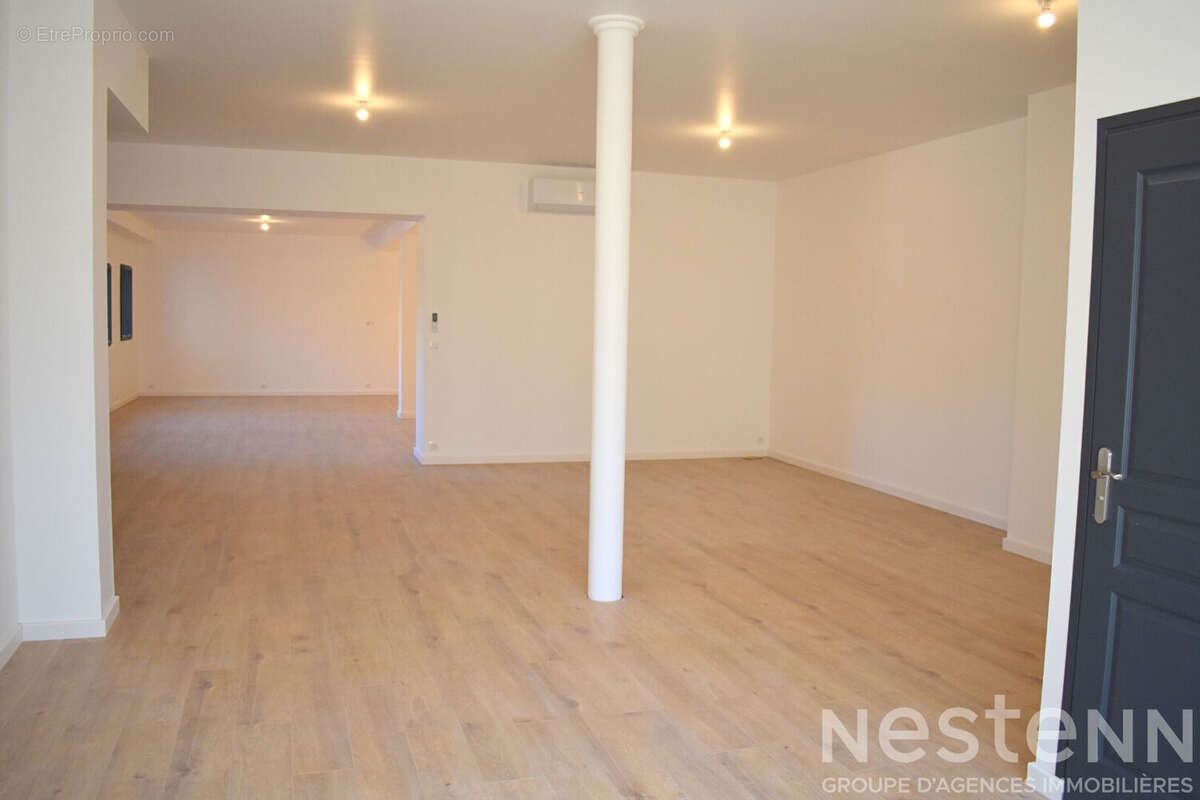 Commerce à LA LONDE-LES-MAURES