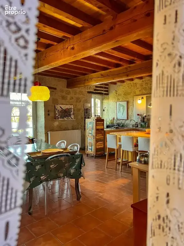 Propriété de charme dans un village prisé avec cour intérieure - photo 4