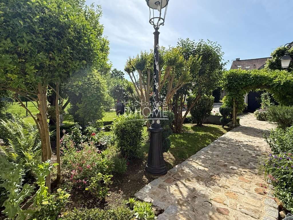 Maison à BERNAY-VILBERT