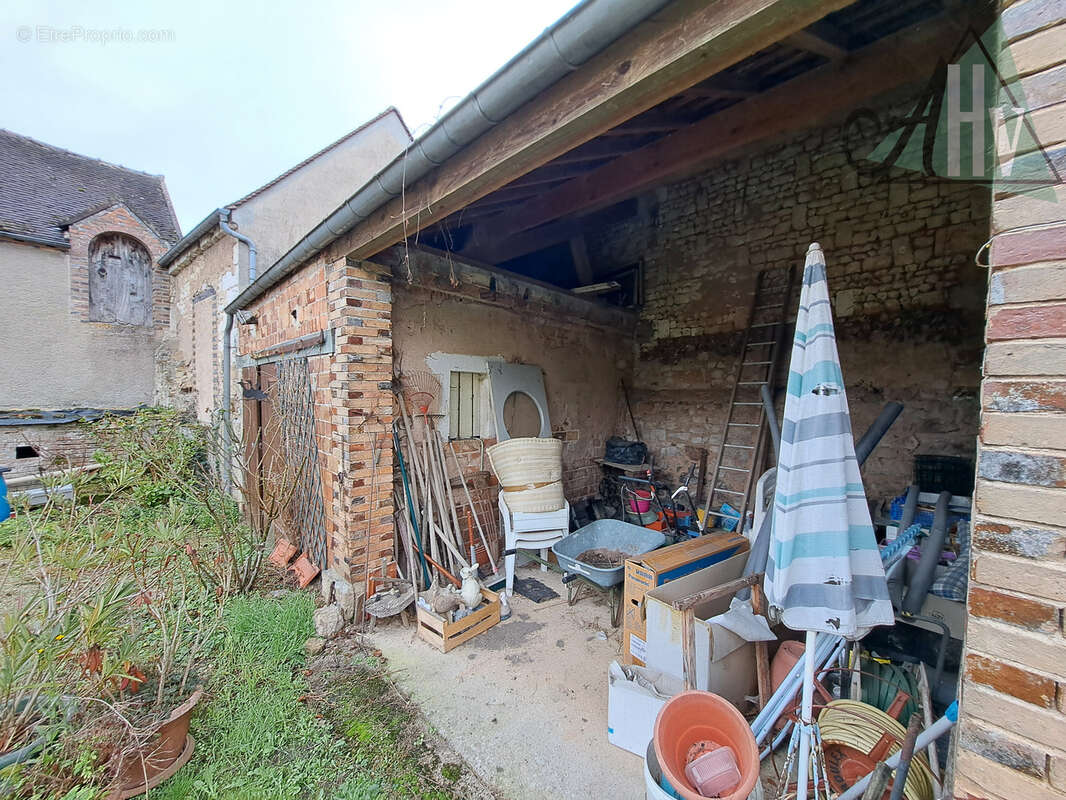 PROCHE PONT SUR YONNE (89) - Maison de 103 m2 avec 3 chambres, grange et jardin de 830 m2. - photo 12