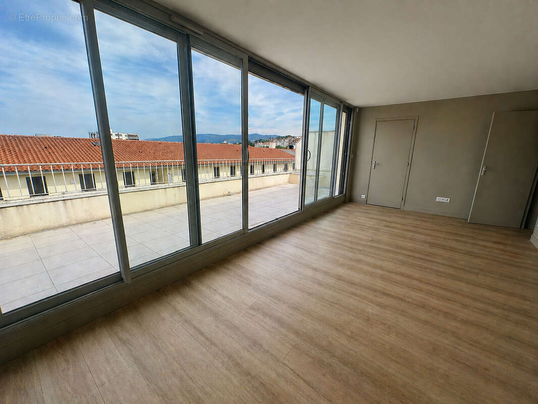 Appartement à SAINT-ETIENNE