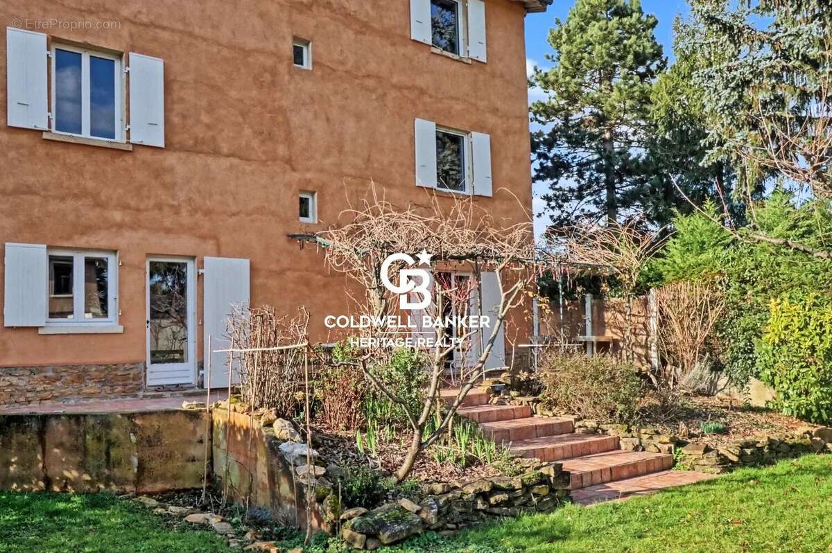 Maison à COLLONGES-AU-MONT-D'OR