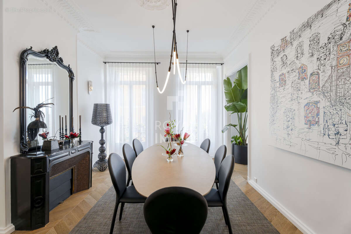 Élégant appartement haussmannien de prestige   120 m2   Hyères Centre Ville - photo 6
