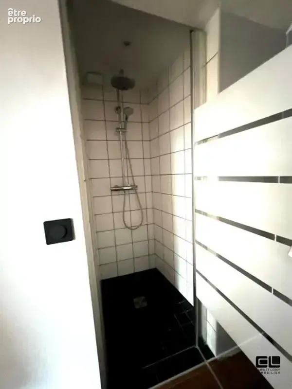 Studio de 14.05m²carrez (20m² utiles) rénové, proche Valmy - photo 4