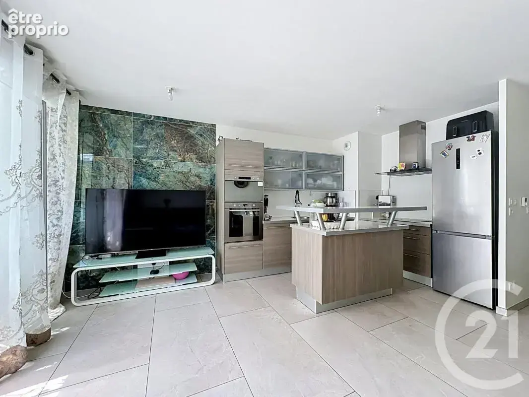 Appartement 74 m² à Saint-Fons  - photo 4