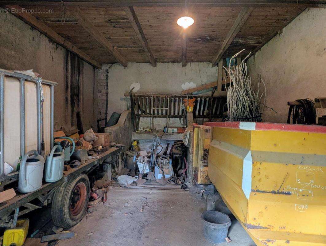 Parking à RIEUX-EN-VAL