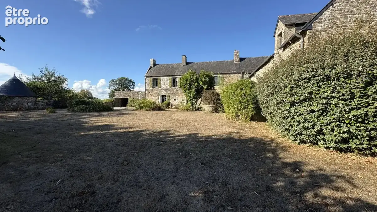 Manoir du xv ème avec dépendances - photo 21