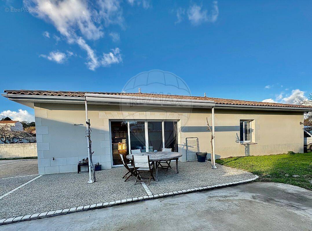 Maison à MESCHERS-SUR-GIRONDE