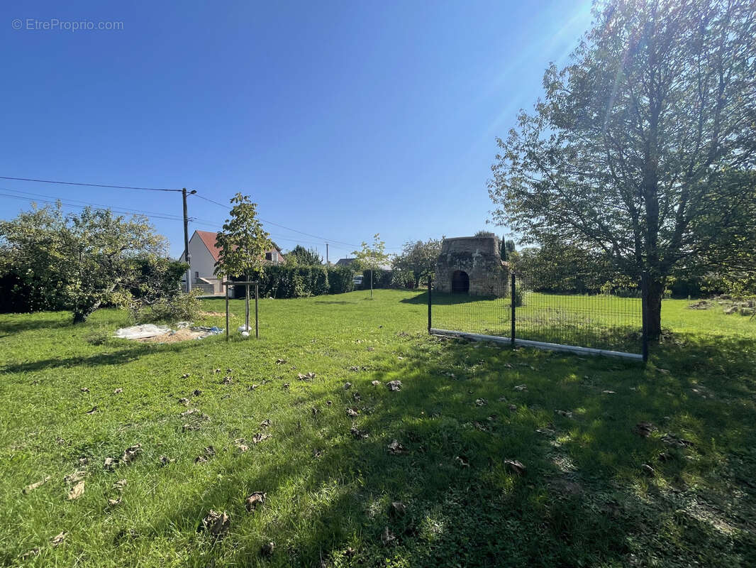 Terrain à LES RAIRIES