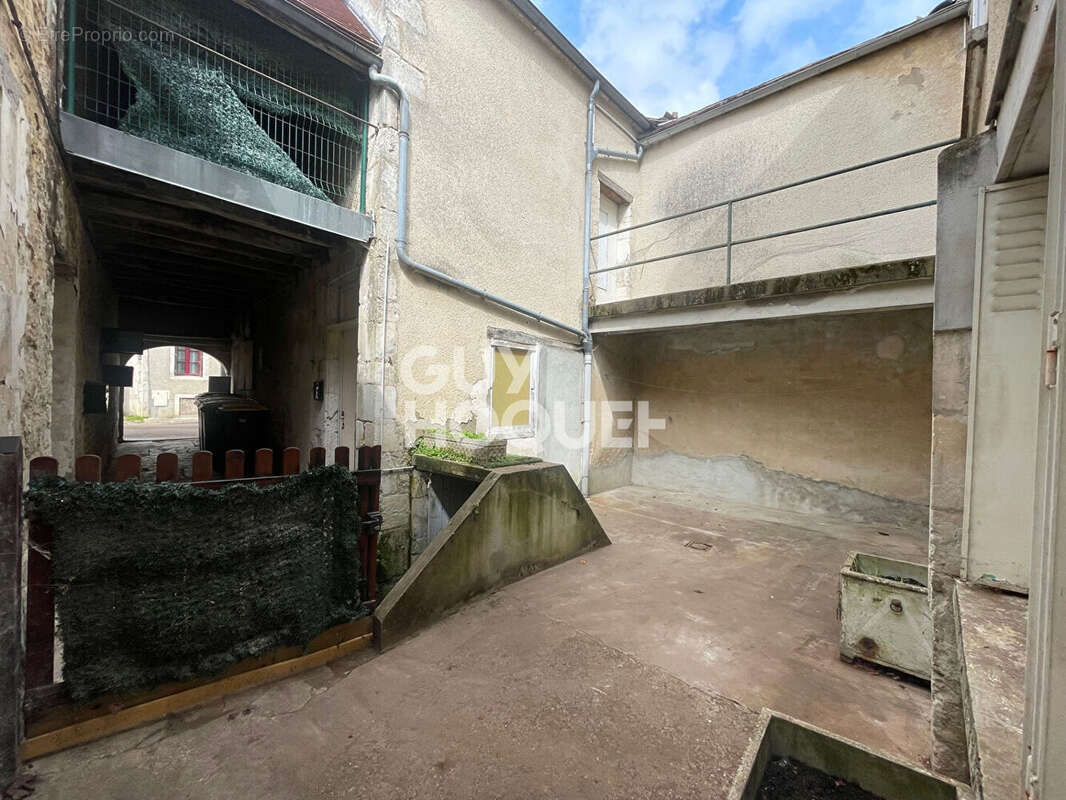 Appartement à COULANGES-LA-VINEUSE