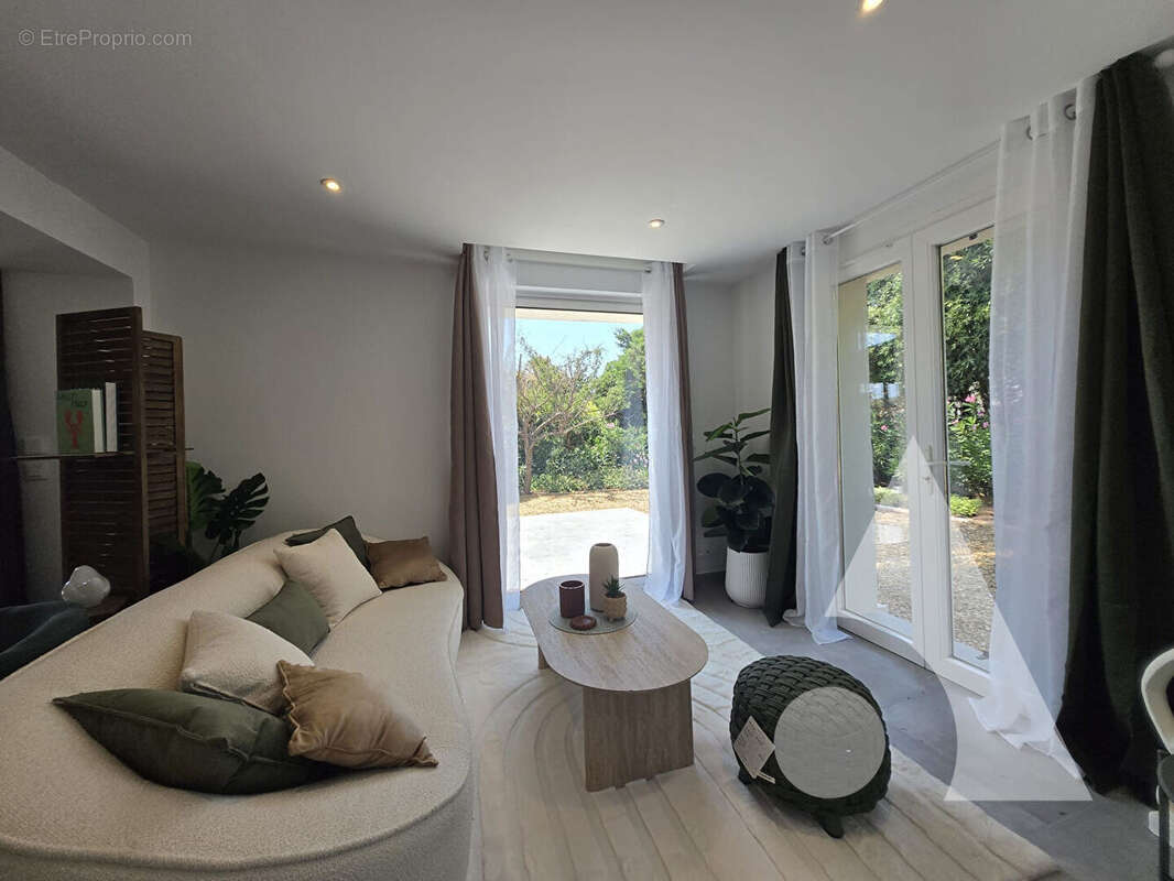 Appartement  T3 - 65.07 m2 - SAINT RAPHAEL - photo 2