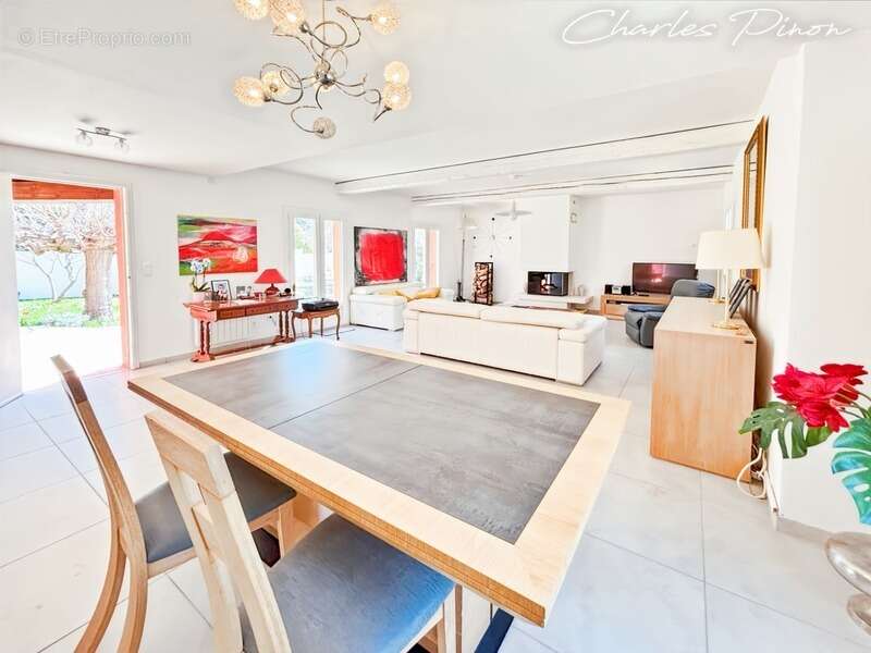 Maison à SAINT-CANNAT