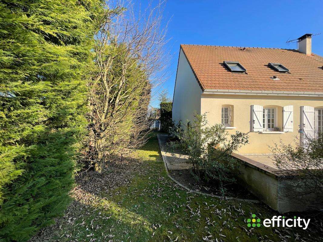 Maison à DROUE-SUR-DROUETTE