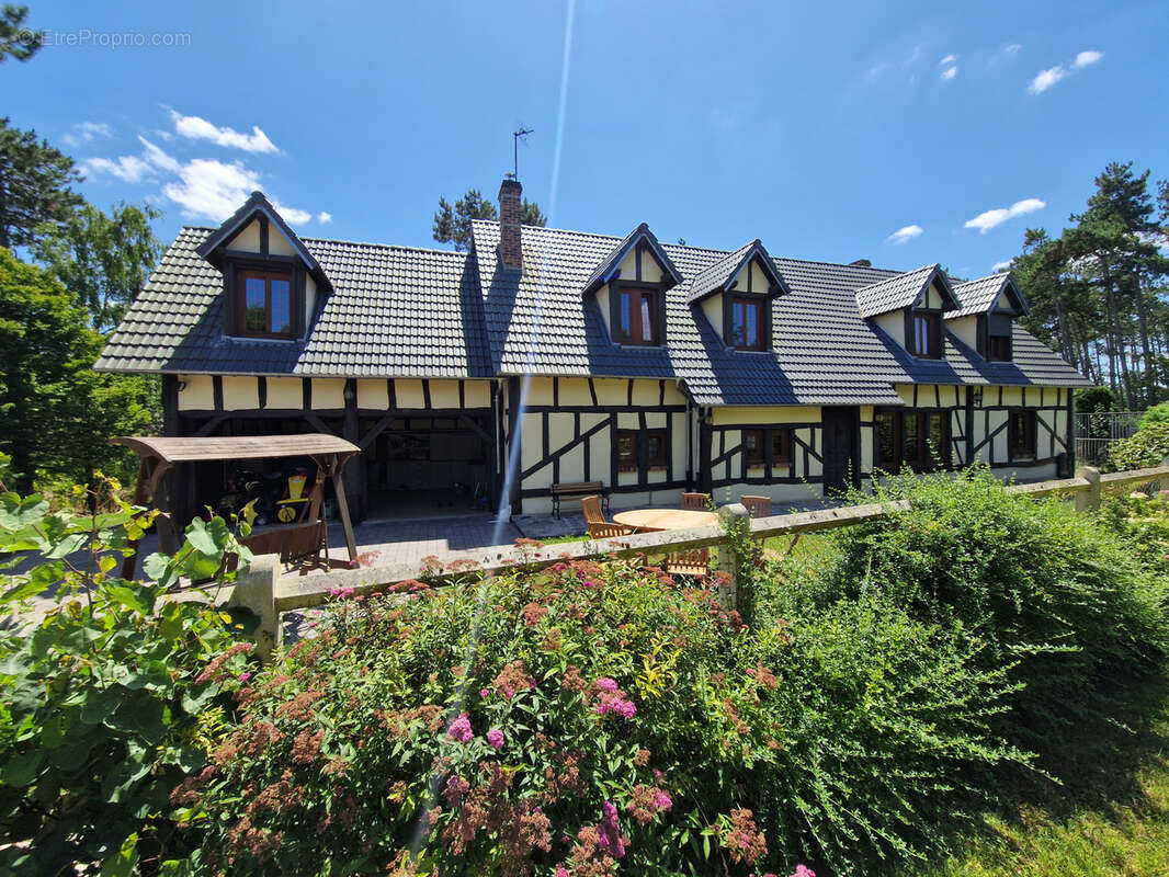 Maison à BRIQUEMESNIL-FLOXICOURT