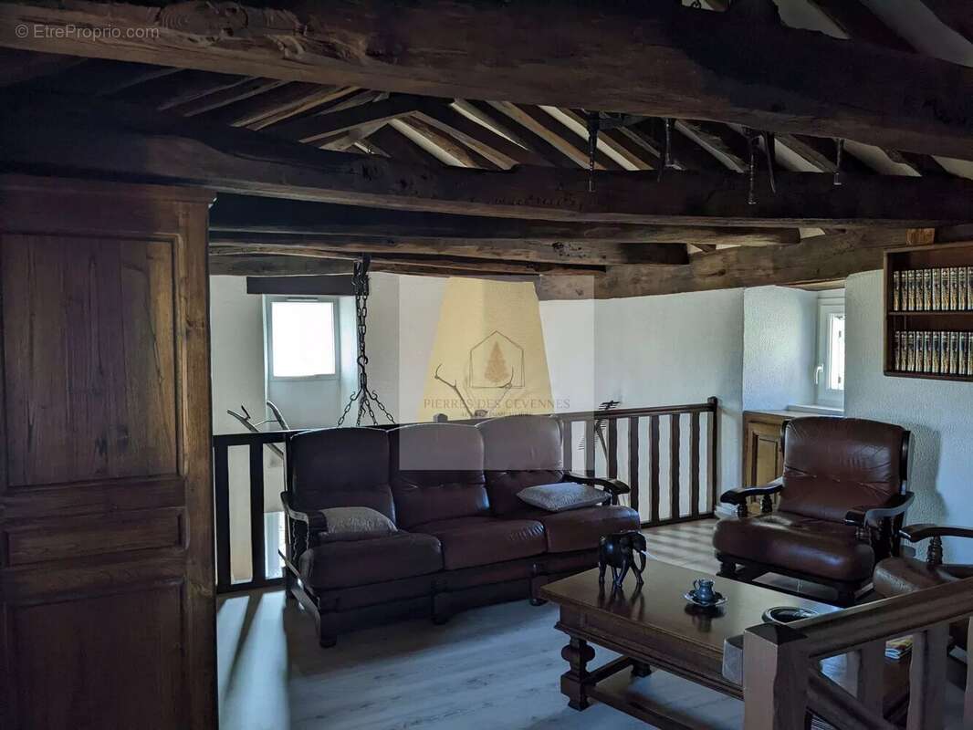 Maison à LE COLLET-DE-DEZE