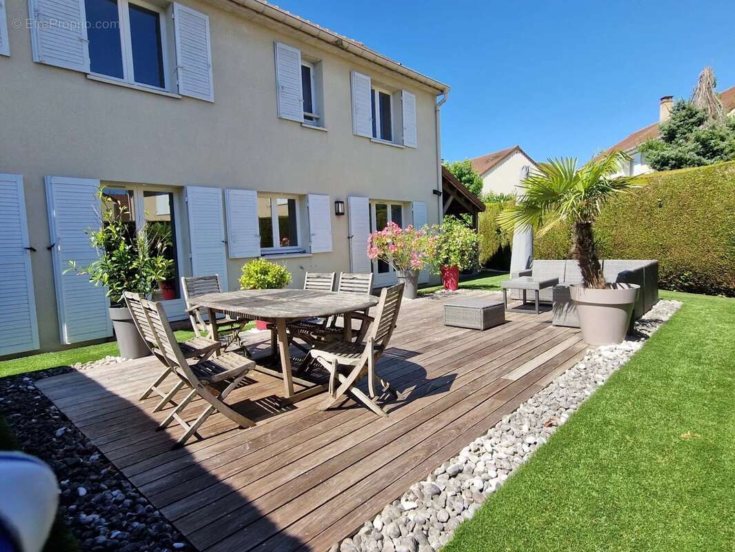 Maison à VOISINS-LE-BRETONNEUX