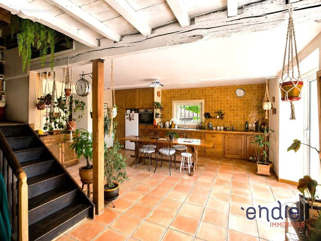 Propriété avec dépendances sur 7,5 hectares au charme authentique - photo 3