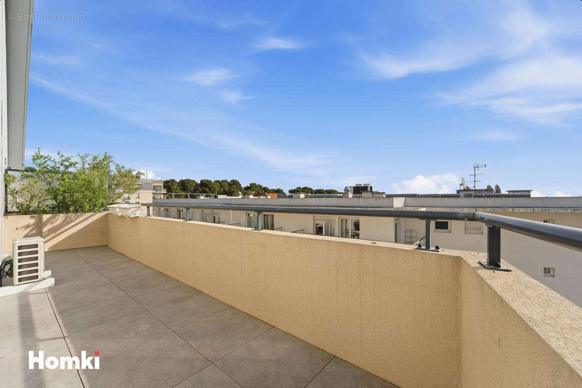 Antibes – Dernier étage – Duplex 4 pièces lumineux avec grande terrasse et double garage fermé - photo 2
