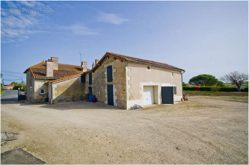 Maison à VENDEUVRE-DU-POITOU
