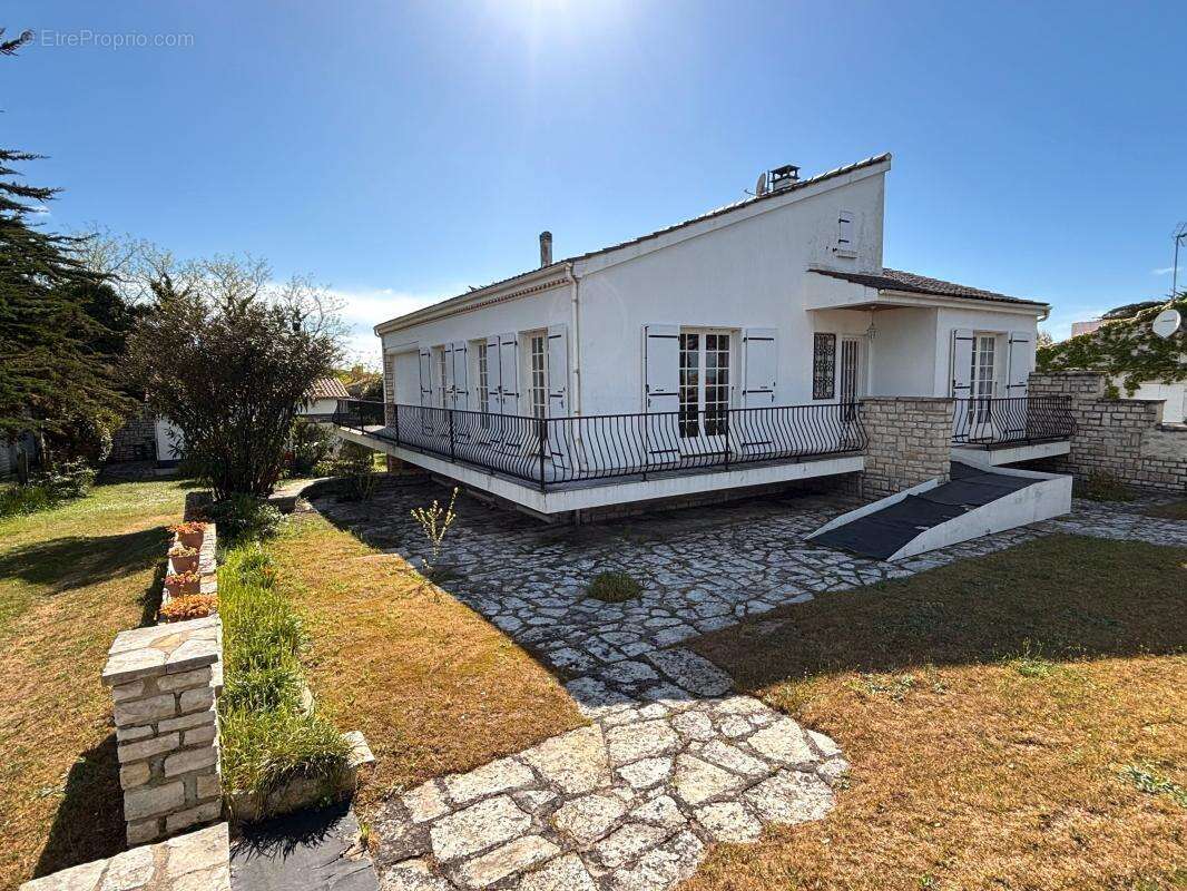 Maison à LA BREE-LES-BAINS