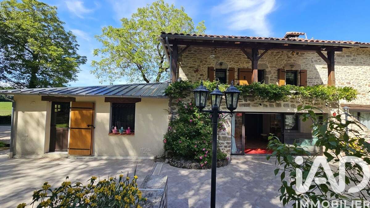 Maison 167 m² à Lauresses  - photo 2