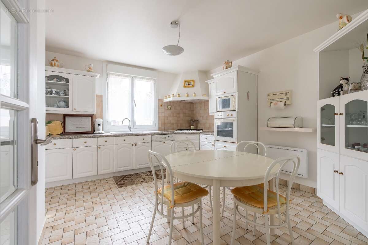 Maison 121 m² à Pontault-Combault  - photo 4