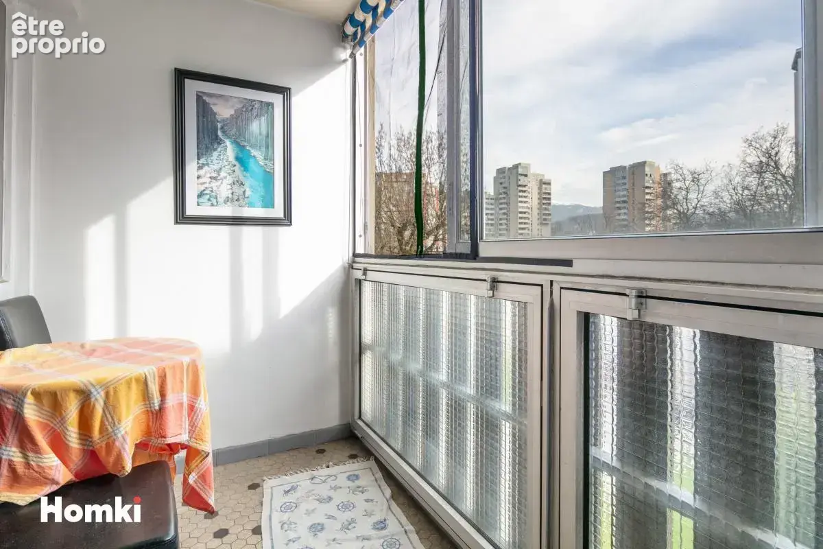 T4 lumineux avec 3 chambres, loggia et ascenseur – Beau potentiel d’aménagement - photo 4
