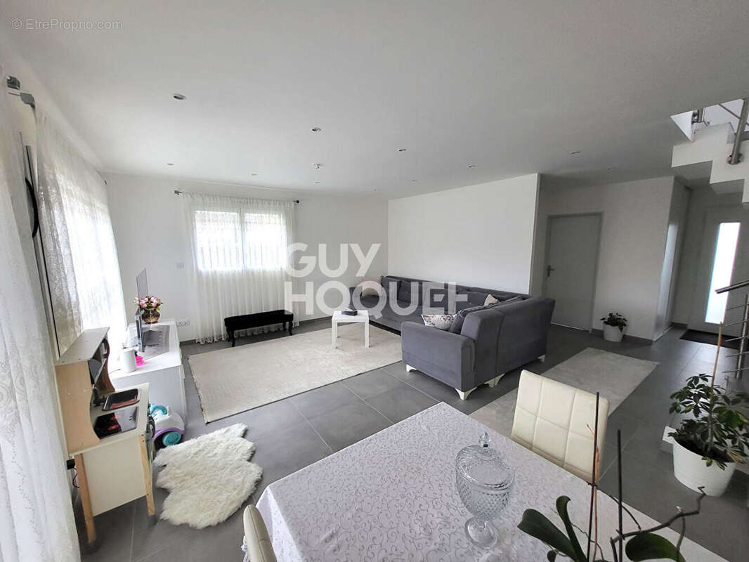 Maison à MONDEVILLE