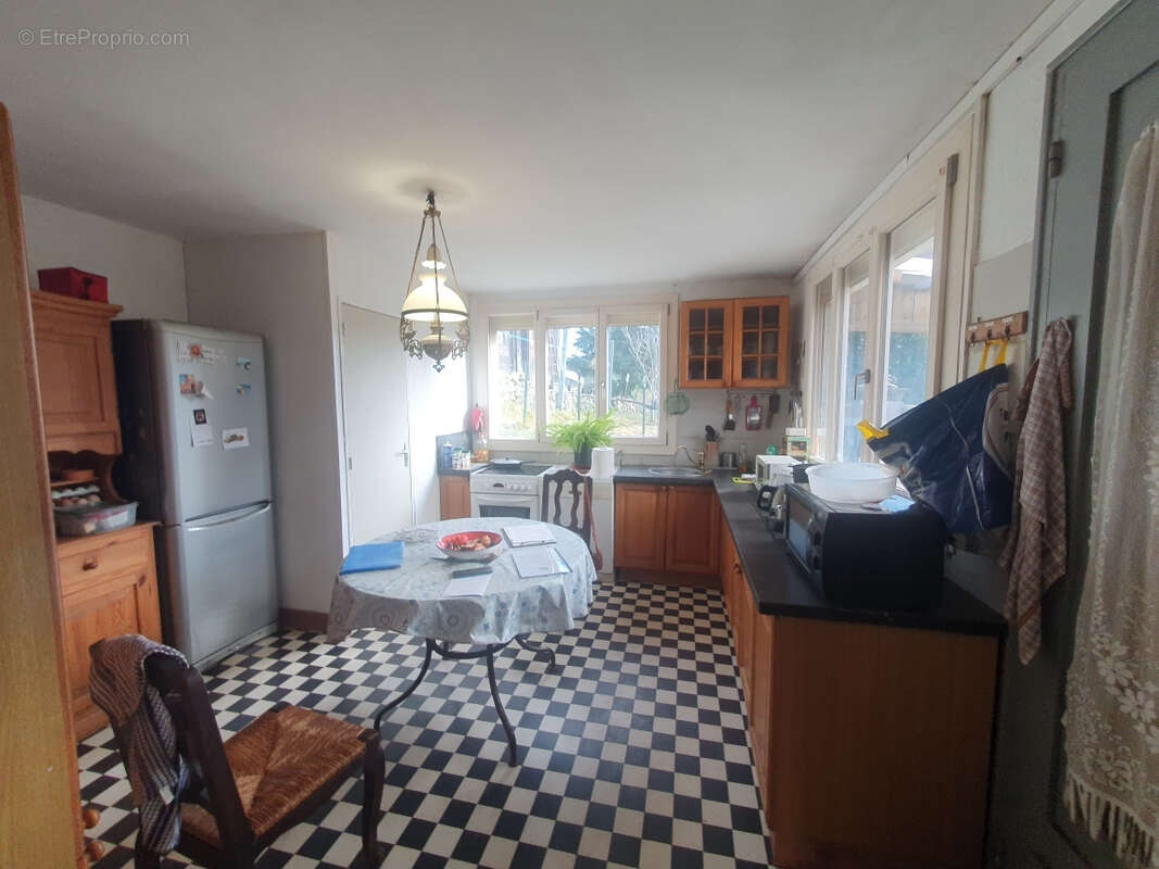 Maison à LA ROCHE-CANILLAC