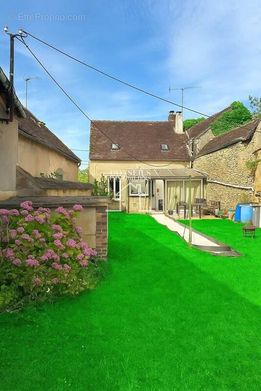 Maison à VILLENEUVE-SUR-YONNE