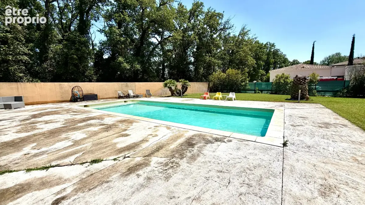 Villa traditionnelle avec piscine sur 2300 m² de jardin clos et arboré. - photo 16