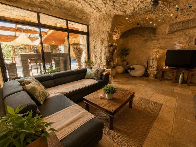 Maison à MIRECOURT