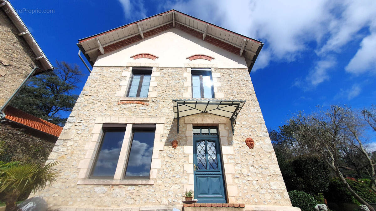 Maison à VILLEFRANCHE-DE-ROUERGUE