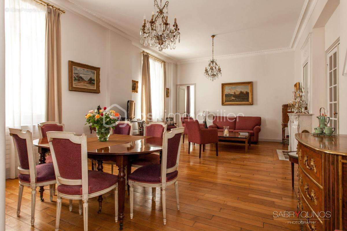 Appartement à PARIS-7E