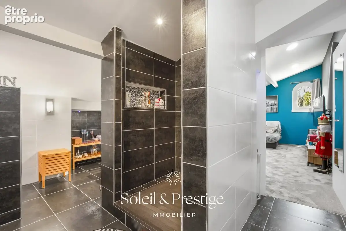 TOURBES - Maison d'architecte avec dépendance, piscine, double garage sur terrain arboré - photo 22