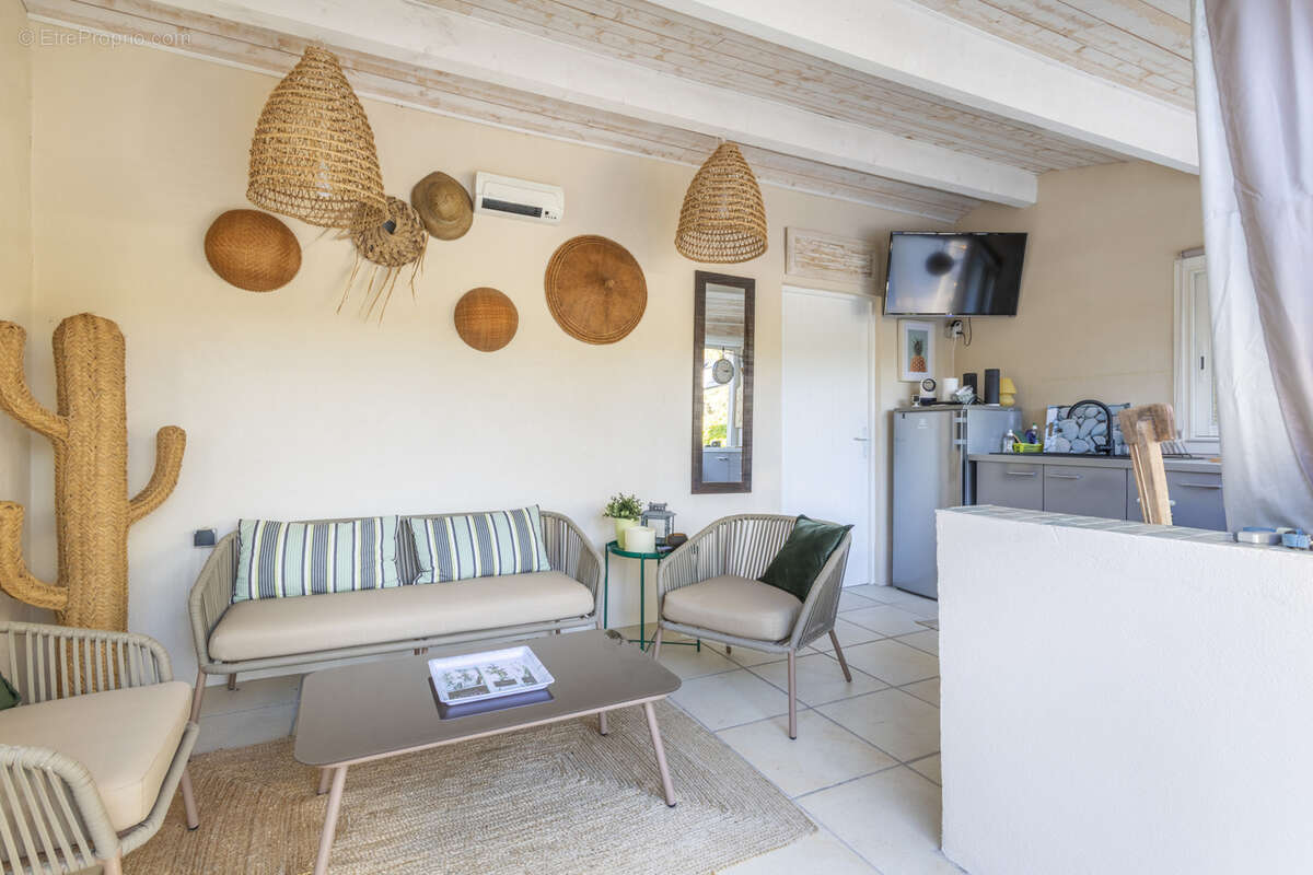 Maison à SIMIANE-COLLONGUE