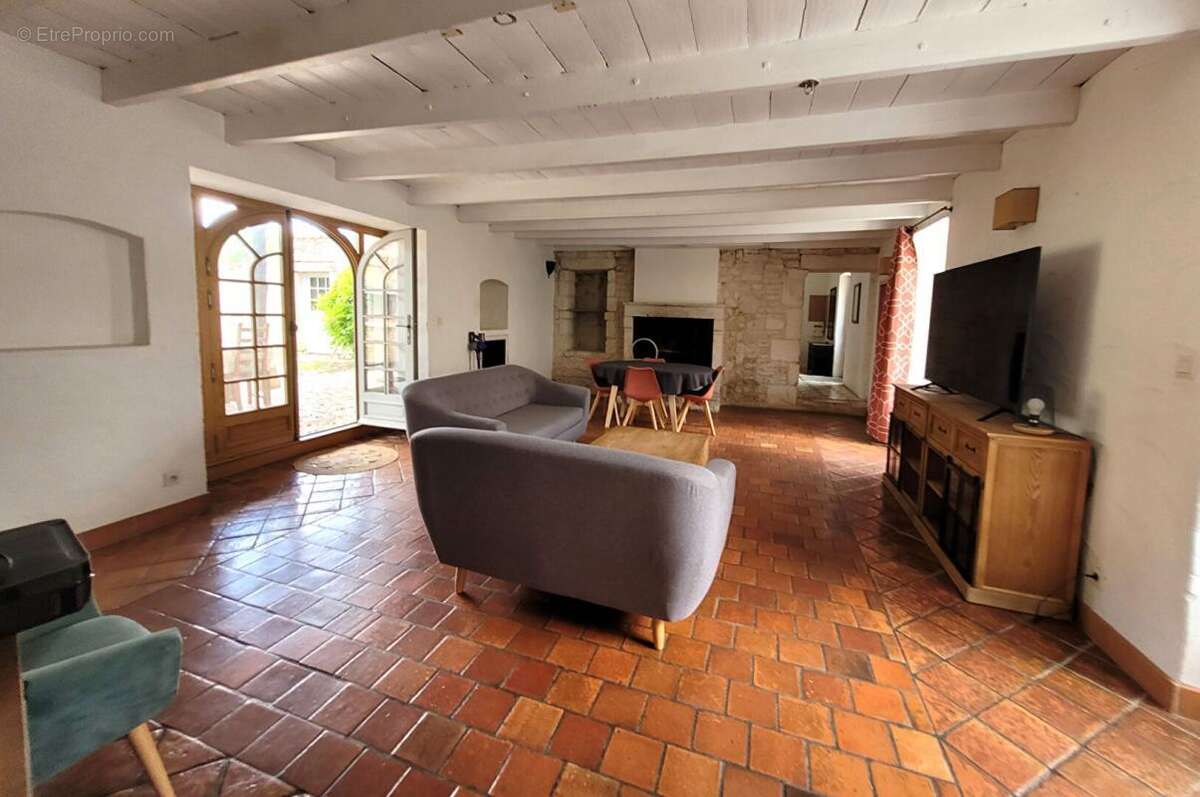 Charmante maison en pierre rénovée d'environ 143 m² -Authenticité et confort aux portes de Luçon - photo 5
