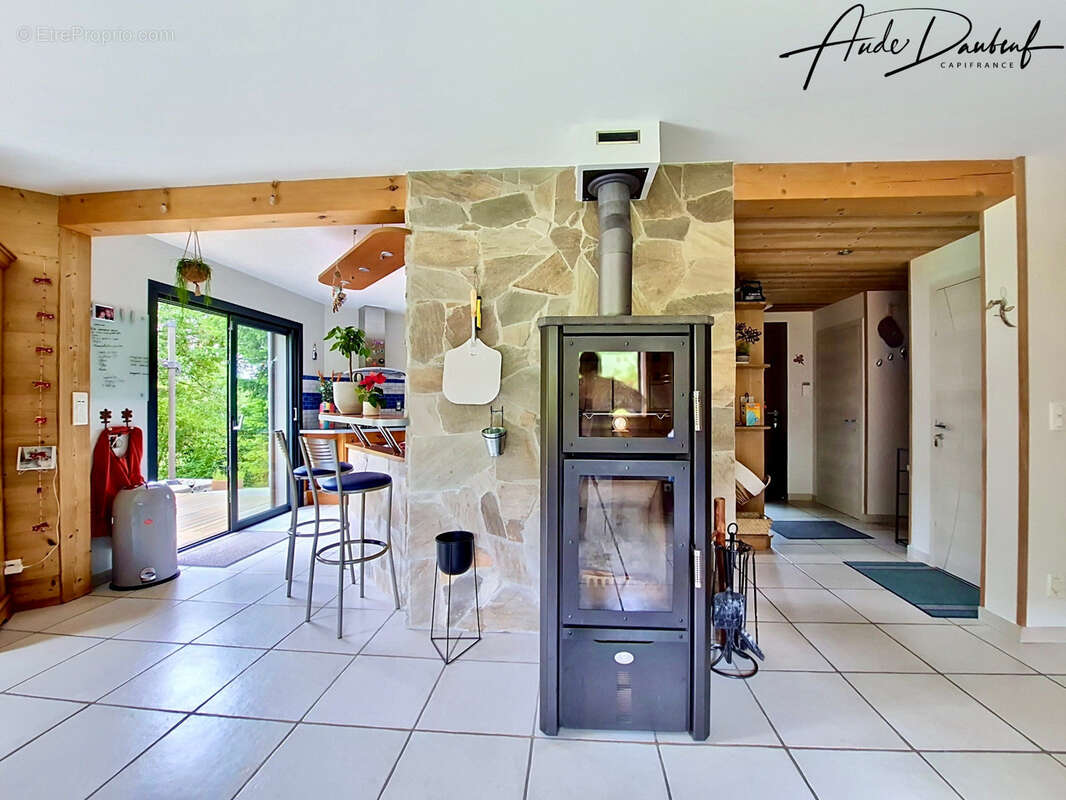 Aux portes de Genève - Maison familiale 4 chambres avec jardin, garage, abris voitures et annexes - photo 15