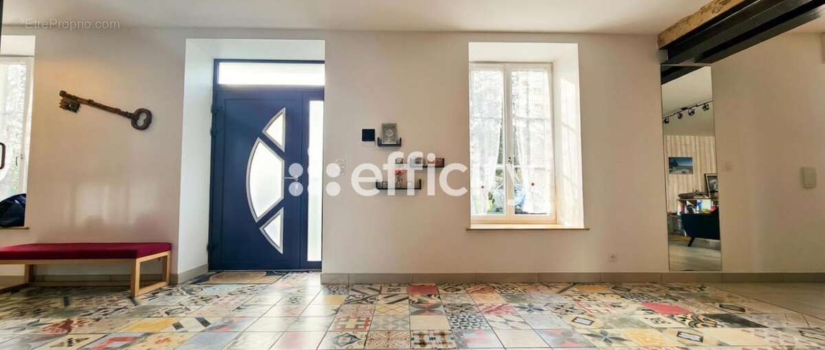 Maison 279 m² à Reffannes  - photo 3