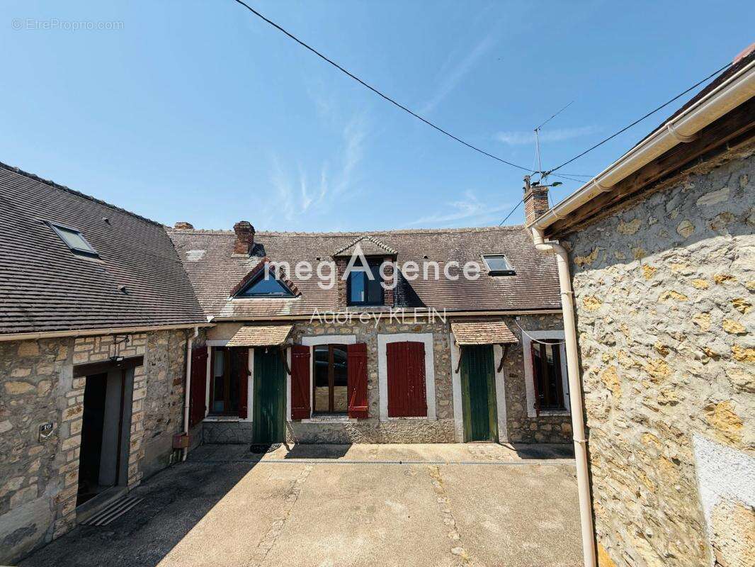 Spacieuse maison familiale avec garage, dépendance et jardin - photo 4